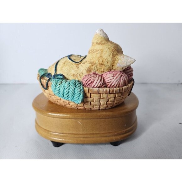 VINTAGE 1993 Summit Collection Beautiful Dreamer Cat Sleeping On Yarn Music Box - Picture 4 of 11